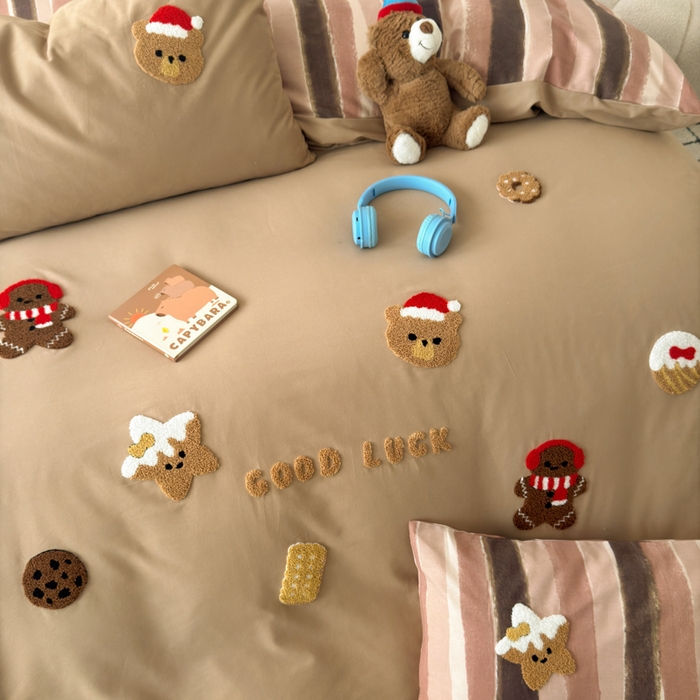 91家纺网 家纺一手货源 找家纺 如意朵 2025新款全棉加厚磨毛毛巾绣四件套（专版花型） 姜饼人