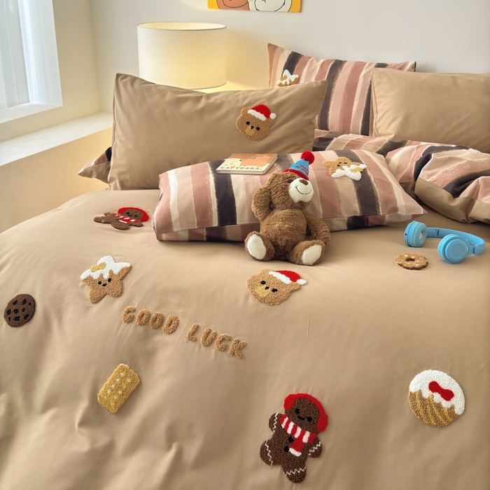 91家纺网 家纺一手货源 找家纺 如意朵 2025新款全棉加厚磨毛毛巾绣四件套（专版花型） 姜饼人