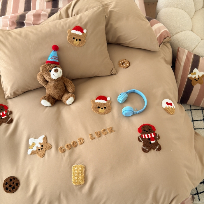 91家纺网 家纺一手货源 找家纺 如意朵 2025新款全棉加厚磨毛毛巾绣四件套（专版花型） 姜饼人