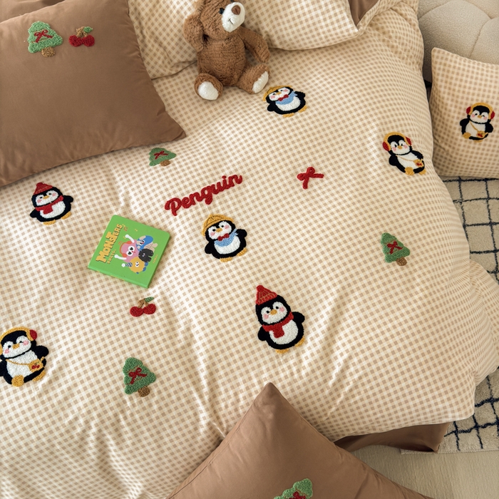 91家纺网 家纺一手货源 找家纺 如意朵 2025新款全棉加厚磨毛毛巾绣四件套（专版花型） 快乐企鹅