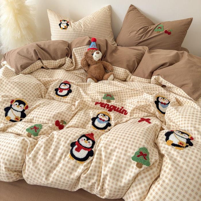 91家纺网 家纺一手货源 找家纺 如意朵 2025新款全棉加厚磨毛毛巾绣四件套（专版花型） 快乐企鹅