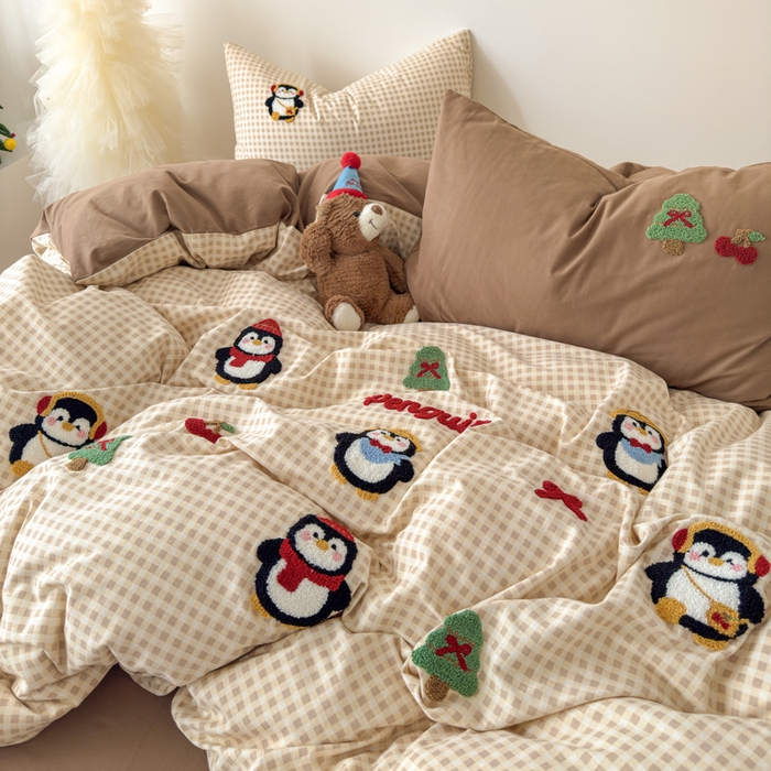 91家纺网 家纺一手货源 找家纺 如意朵 2025新款全棉加厚磨毛毛巾绣四件套（专版花型） 快乐企鹅