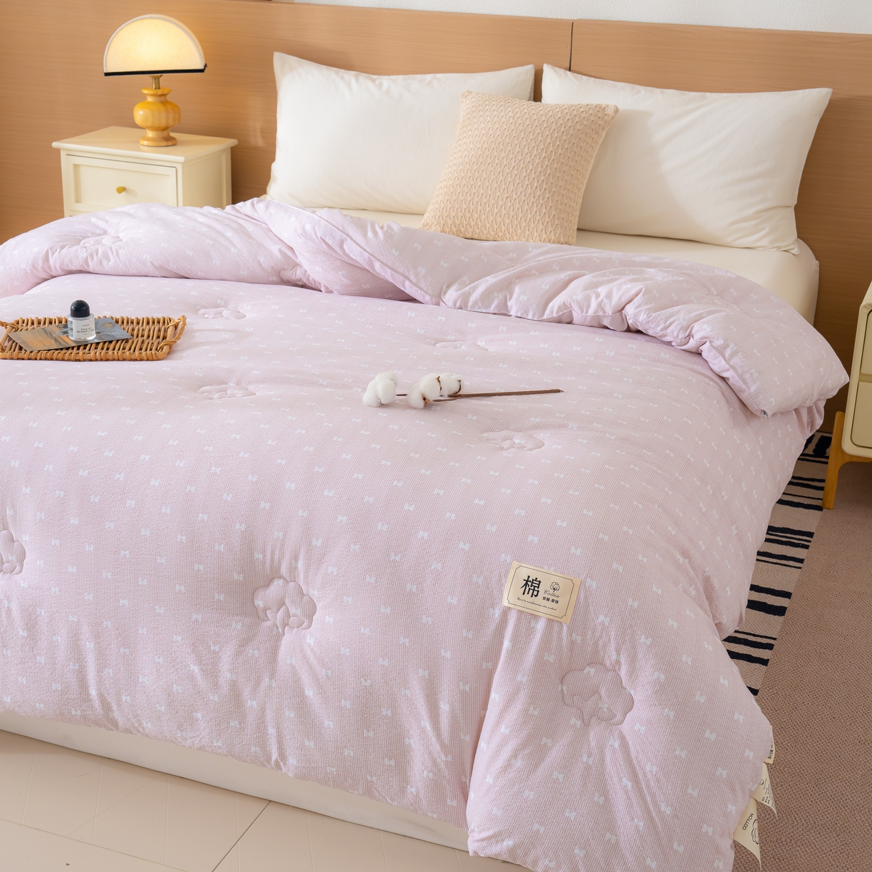 91家纺网 家纺一手货源 找家纺 蓝冰家纺 2025新款亚麻棉花冬被 粉色蝴蝶结