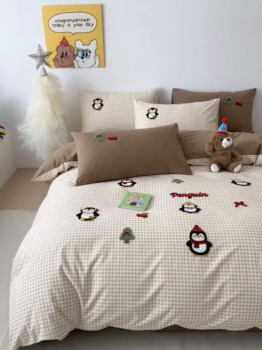 91家纺网 家纺一手货源 找家纺 如意朵 2025新款全棉加厚磨毛毛巾绣四件套（专版花型） 快乐企鹅