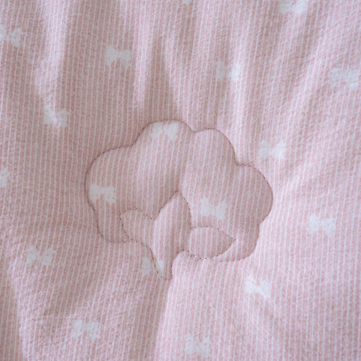 91家纺网 家纺一手货源 找家纺 蓝冰家纺 2025新款亚麻棉花冬被 粉色蝴蝶结