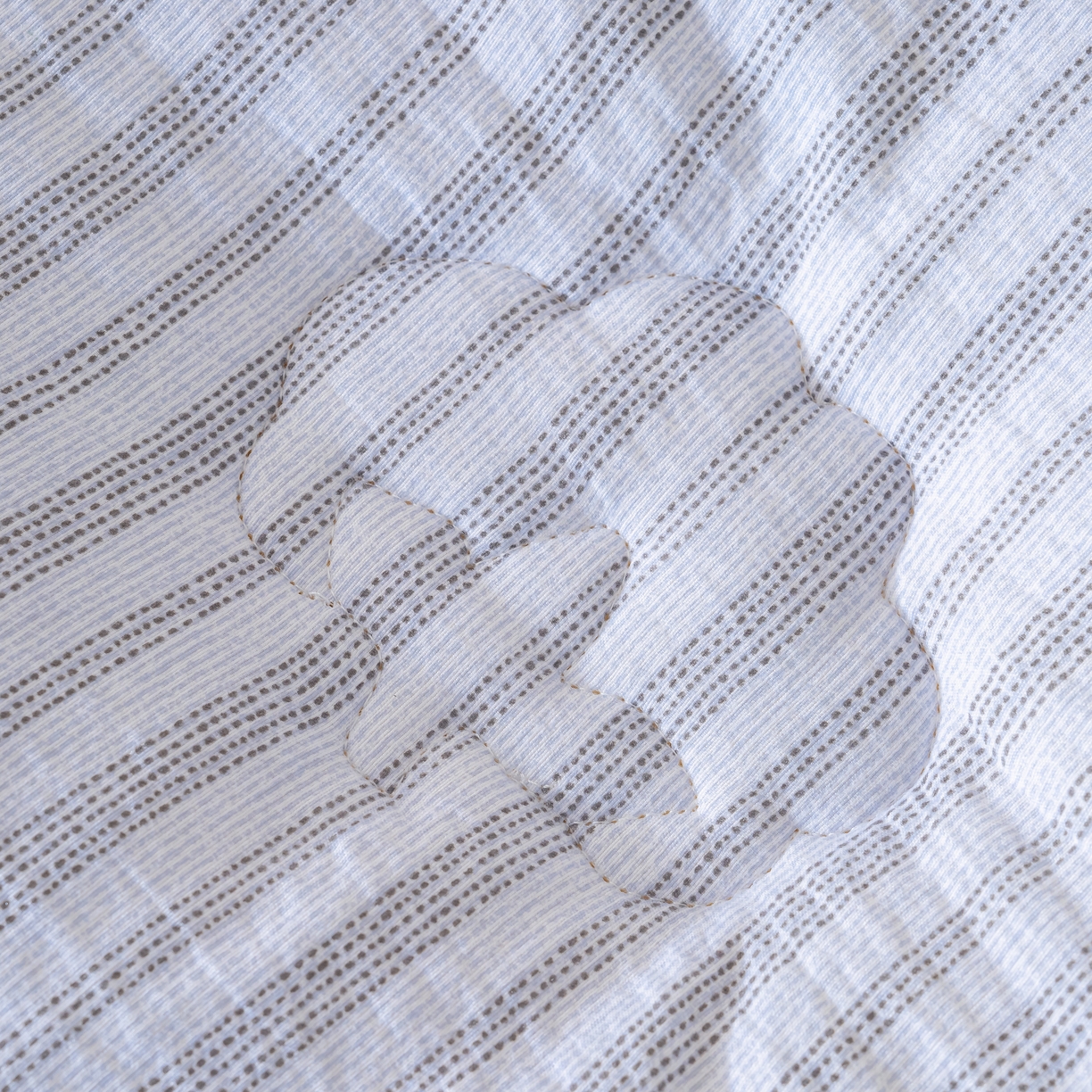 91家纺网 家纺一手货源 找家纺 蓝冰家纺 2025新款亚麻棉花冬被 蓝色条纹