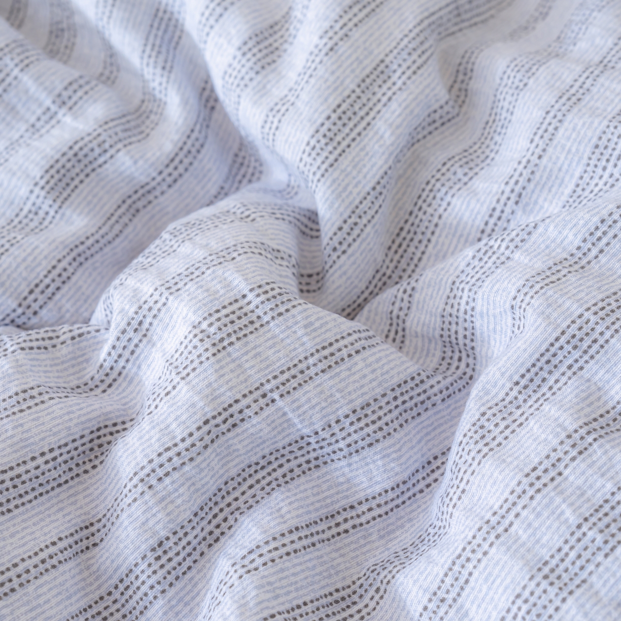 91家纺网 家纺一手货源 找家纺 蓝冰家纺 2025新款亚麻棉花冬被 蓝色条纹