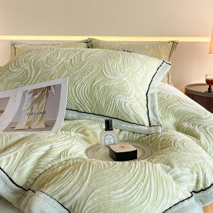 91家纺网 家纺一手货源 找家纺 （总）畅畅家纺 2025新款冬季压线款雕花牛奶绒四件套