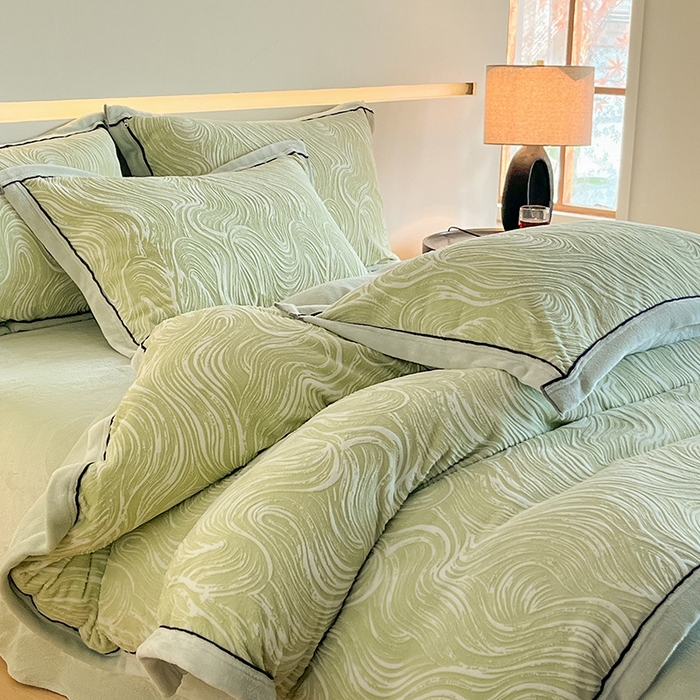 91家纺网 家纺一手货源 找家纺 （总）畅畅家纺 2025新款冬季压线款雕花牛奶绒四件套