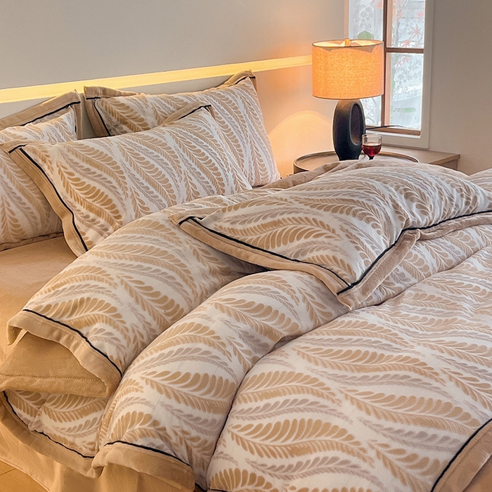 畅畅家纺 2025新款冬季压线款雕花牛奶绒四件套 叶恋-咖