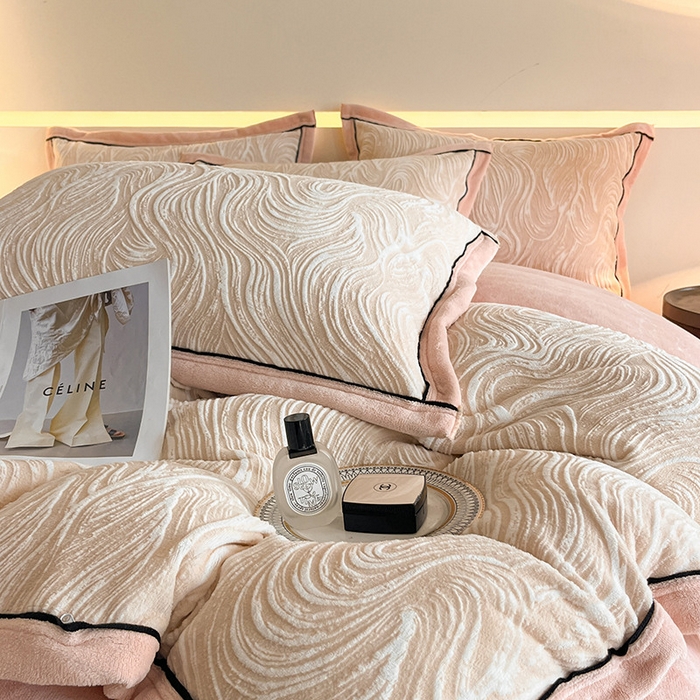 91家纺网 家纺一手货源 找家纺 畅畅家纺 2025新款冬季压线款雕花牛奶绒四件套 简约浪漫-玉粉