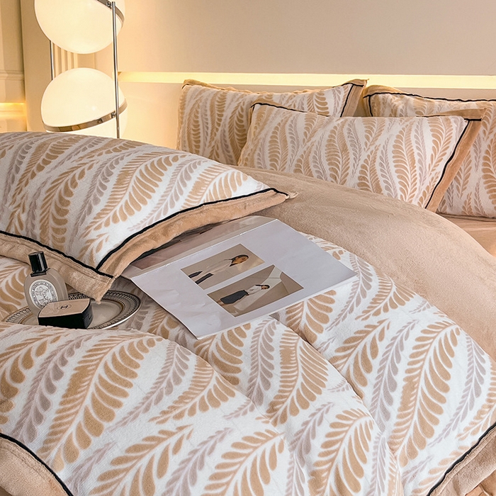 91家纺网 家纺一手货源 找家纺 畅畅家纺 2025新款冬季压线款雕花牛奶绒四件套 叶恋-咖