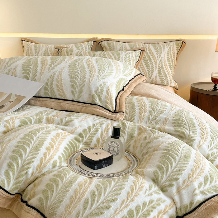 91家纺网 家纺一手货源 找家纺 畅畅家纺 2025新款冬季压线款雕花牛奶绒四件套 叶恋-绿