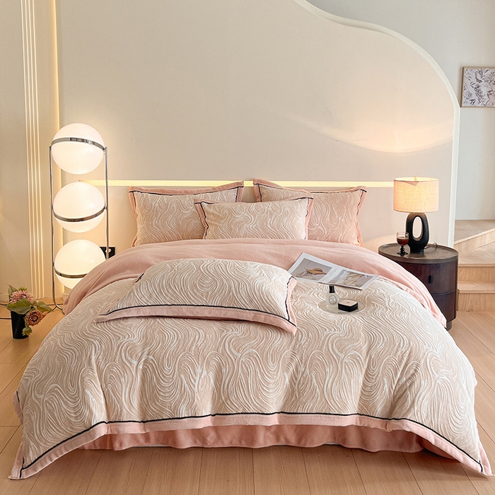 91家纺网 家纺一手货源 找家纺 畅畅家纺 2025新款冬季压线款雕花牛奶绒四件套 简约浪漫-玉粉