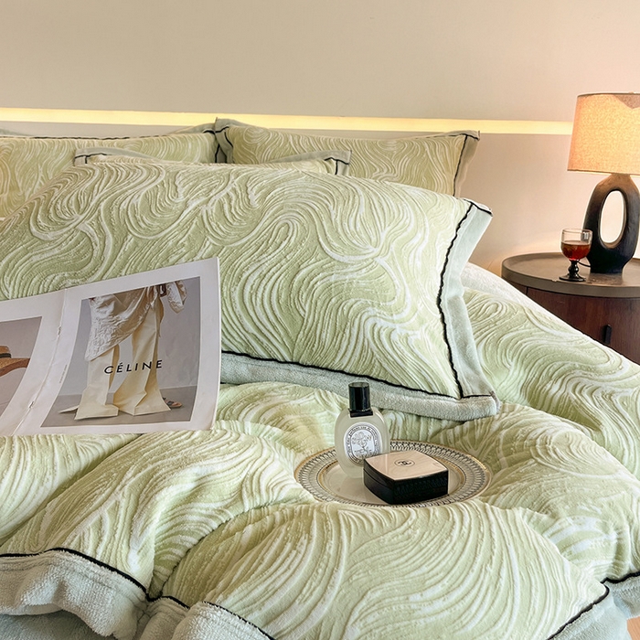 91家纺网 家纺一手货源 找家纺 畅畅家纺 2025新款冬季压线款雕花牛奶绒四件套 简约浪漫-绿