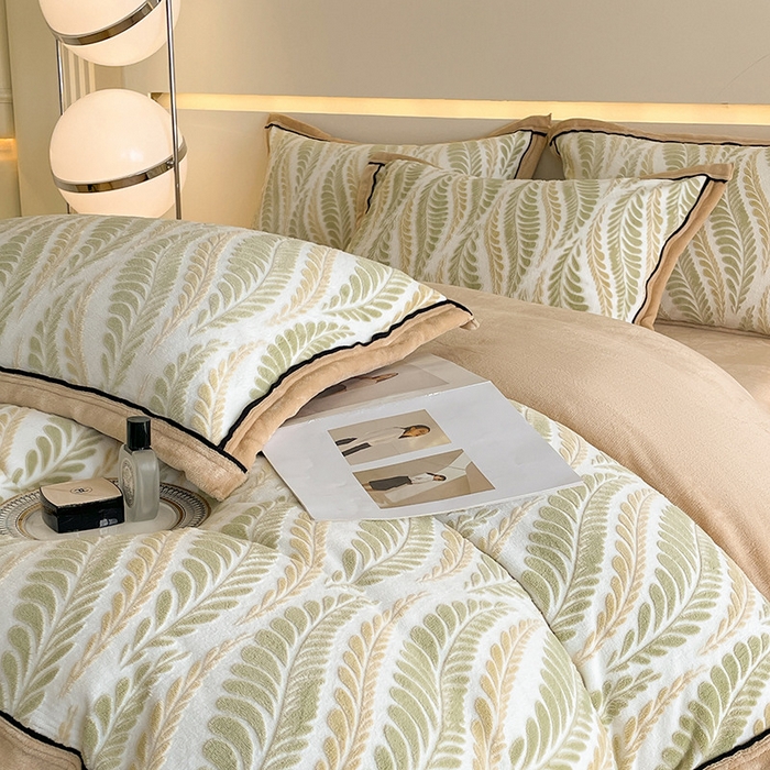 91家纺网 家纺一手货源 找家纺 畅畅家纺 2025新款冬季压线款雕花牛奶绒四件套 叶恋-绿