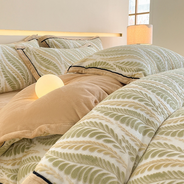 91家纺网 家纺一手货源 找家纺 畅畅家纺 2025新款冬季压线款雕花牛奶绒四件套 叶恋-绿