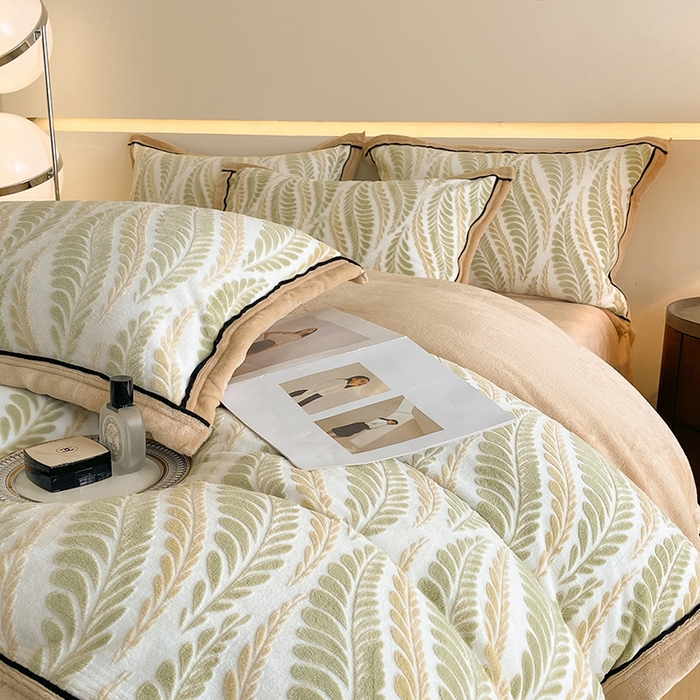 91家纺网 家纺一手货源 找家纺 畅畅家纺 2025新款冬季压线款雕花牛奶绒四件套 叶恋-绿