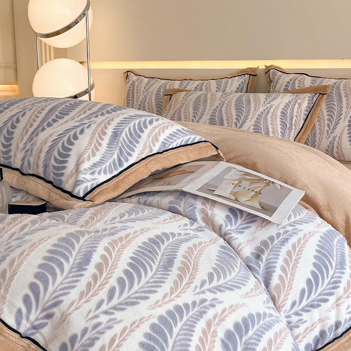 91家纺网 家纺一手货源 找家纺 畅畅家纺 2025新款冬季压线款雕花牛奶绒四件套 叶恋-蓝