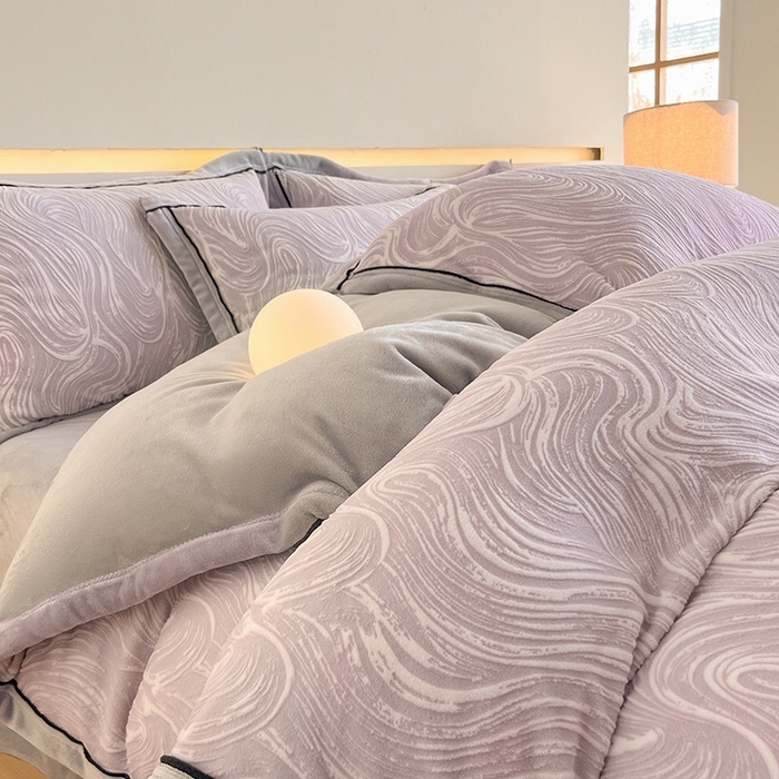 91家纺网 家纺一手货源 找家纺 畅畅家纺 2025新款冬季压线款雕花牛奶绒四件套 简约浪漫-灰