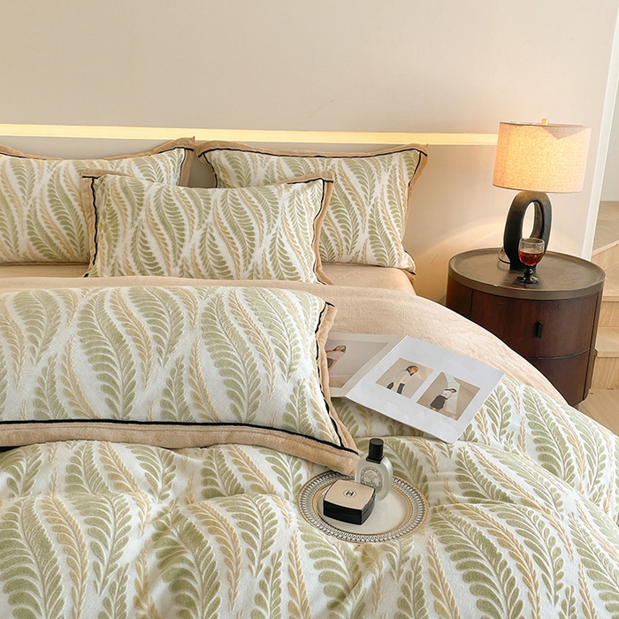 91家纺网 家纺一手货源 找家纺 畅畅家纺 2025新款冬季压线款雕花牛奶绒四件套 叶恋-绿