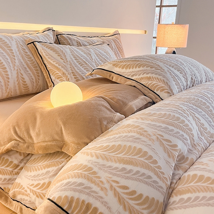 91家纺网 家纺一手货源 找家纺 畅畅家纺 2025新款冬季压线款雕花牛奶绒四件套 叶恋-咖