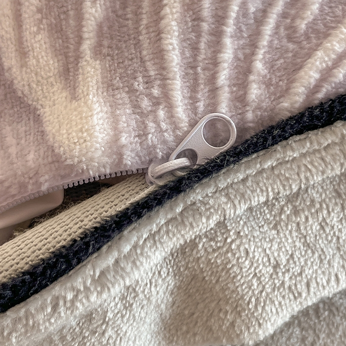 91家纺网 家纺一手货源 找家纺 畅畅家纺 2025新款冬季压线款雕花牛奶绒四件套 简约浪漫-灰