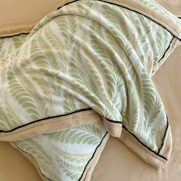 91家纺网 家纺一手货源 找家纺 畅畅家纺 2025新款冬季压线款雕花牛奶绒四件套 叶恋-绿