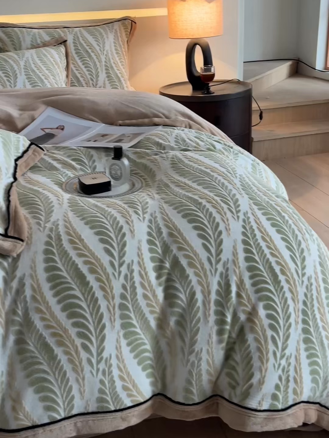 91家纺网 家纺一手货源 找家纺 畅畅家纺 2025新款冬季压线款雕花牛奶绒四件套 叶恋-绿