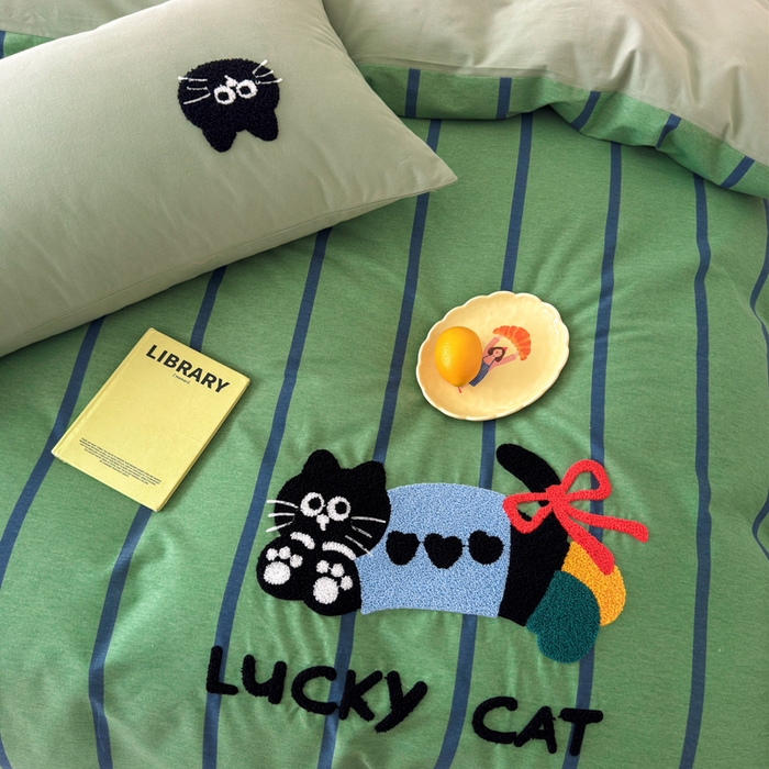 91家纺网 家纺一手货源 找家纺 如意朵 2025新款全棉加厚磨毛毛巾绣四件套（专版花型） 幸运猫咪