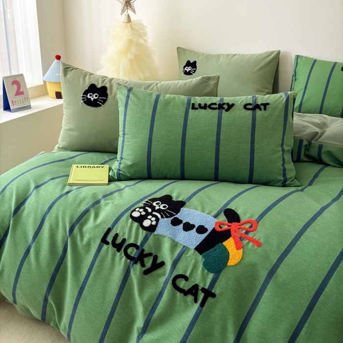 91家纺网 家纺一手货源 找家纺 如意朵 2025新款全棉加厚磨毛毛巾绣四件套（专版花型） 幸运猫咪