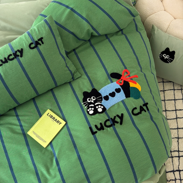 91家纺网 家纺一手货源 找家纺 如意朵 2025新款全棉加厚磨毛毛巾绣四件套（专版花型） 幸运猫咪