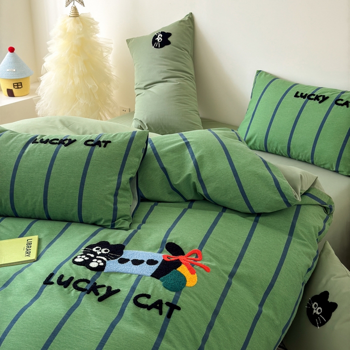 91家纺网 家纺一手货源 找家纺 如意朵 2025新款全棉加厚磨毛毛巾绣四件套（专版花型） 幸运猫咪