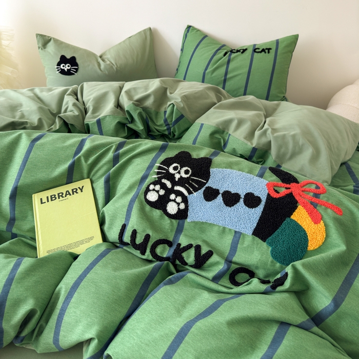 91家纺网 家纺一手货源 找家纺 如意朵 2025新款全棉加厚磨毛毛巾绣四件套（专版花型） 幸运猫咪