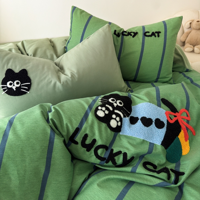 91家纺网 家纺一手货源 找家纺 如意朵 2025新款全棉加厚磨毛毛巾绣四件套（专版花型） 幸运猫咪