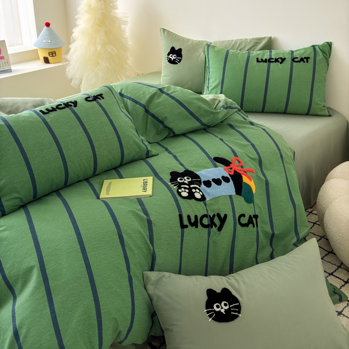 91家纺网 家纺一手货源 找家纺 如意朵 2025新款全棉加厚磨毛毛巾绣四件套（专版花型） 幸运猫咪