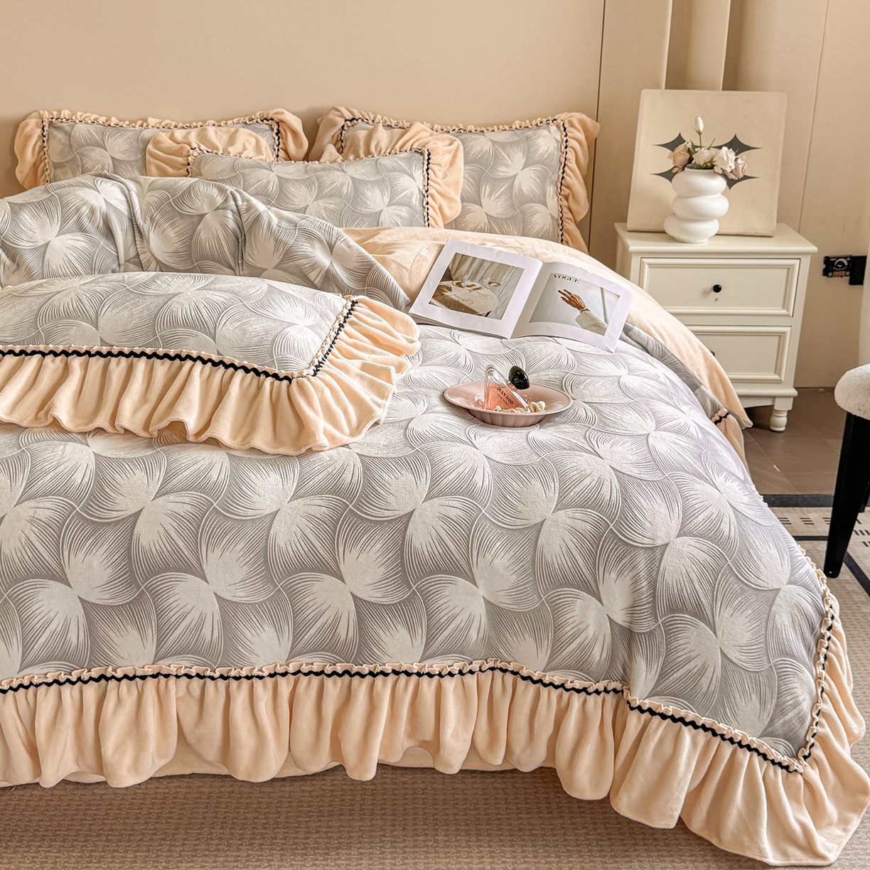 （总）畅畅家纺 2025新款轻奢高档烂花牛奶绒花边款四件套