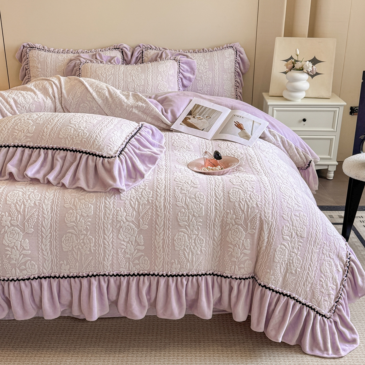 91家纺网 家纺一手货源 找家纺 （总）畅畅家纺 2025新款轻奢高档烂花牛奶绒花边款四件套