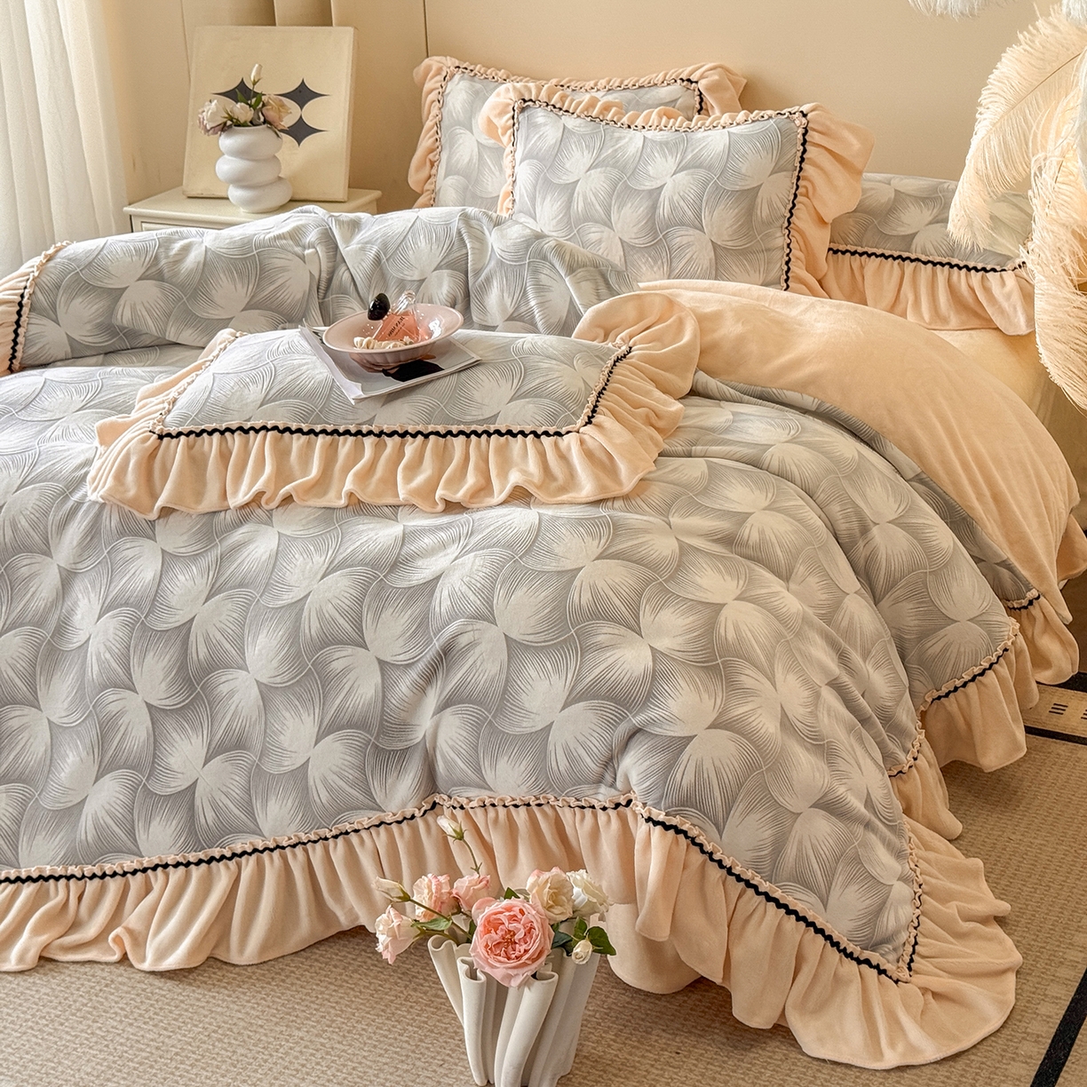 91家纺网 家纺一手货源 找家纺 （总）畅畅家纺 2025新款轻奢高档烂花牛奶绒花边款四件套