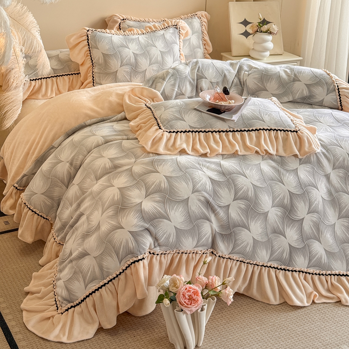 91家纺网 家纺一手货源 找家纺 （总）畅畅家纺 2025新款轻奢高档烂花牛奶绒花边款四件套