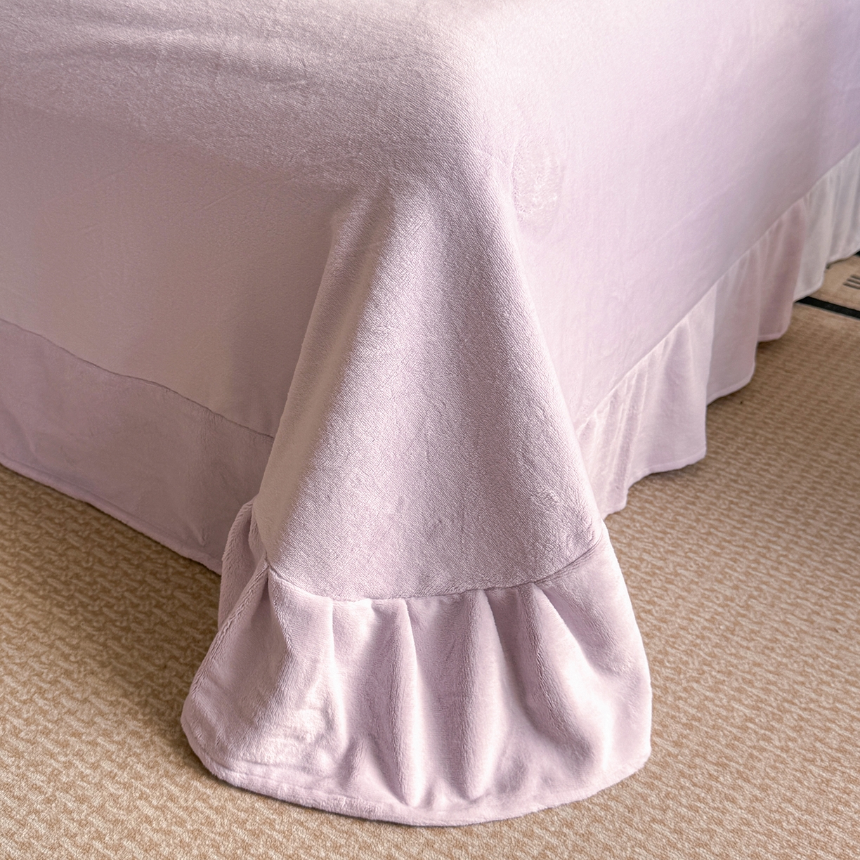 91家纺网 家纺一手货源 找家纺 畅畅家纺 2025新款轻奢高档烂花牛奶绒花边款四件套 臻爱花园-浅紫