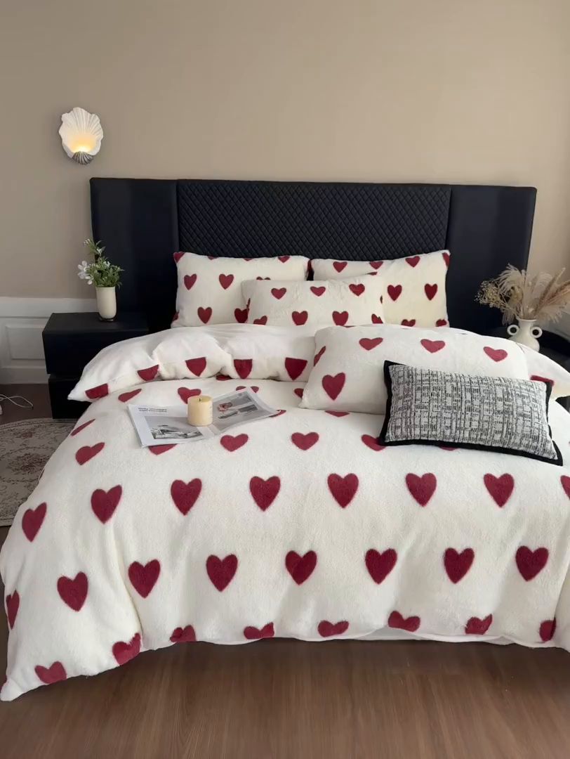 91家纺网 家纺一手货源 找家纺 璐维斯 2025新款A类兔毛绒双层多功能被套毯带拉链 卡通花卉牛奶绒毛毯秋冬保暖毯子盖毯 浪漫爱心