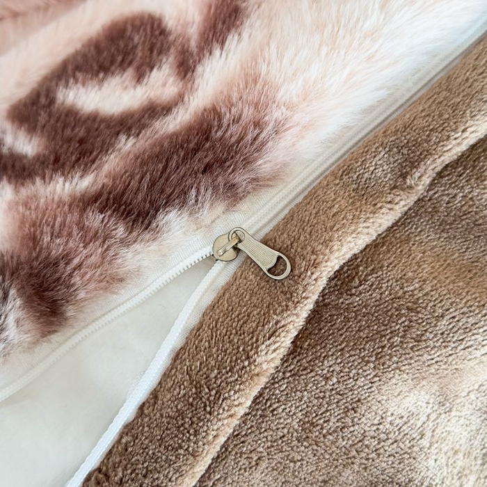 91家纺网 家纺一手货源 找家纺 璐维斯 2025新款A类兔毛绒双层多功能被套毯带拉链 卡通花卉牛奶绒毛毯秋冬保暖毯子盖毯 繁花-豆沙