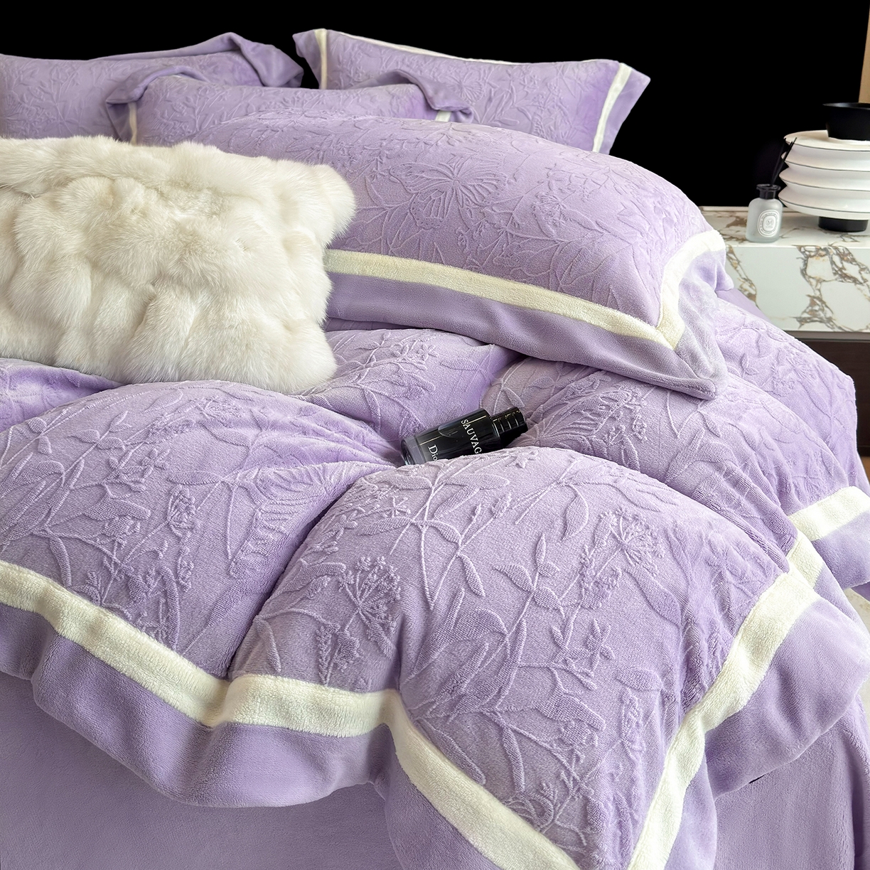91家纺网 家纺一手货源 找家纺 家居1号家纺 2025新款230克全消光牛奶绒四件套-梦蝶 梦蝶-暖紫