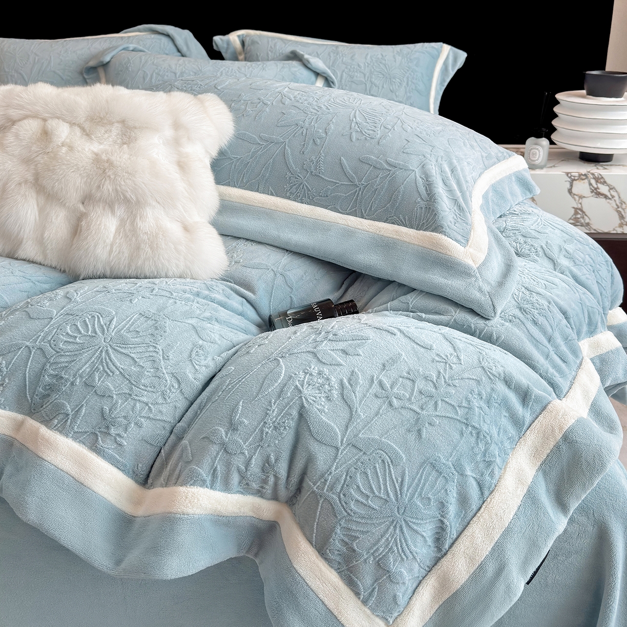 91家纺网 家纺一手货源 找家纺 家居1号家纺 2025新款230克全消光牛奶绒四件套-梦蝶 梦蝶-兰