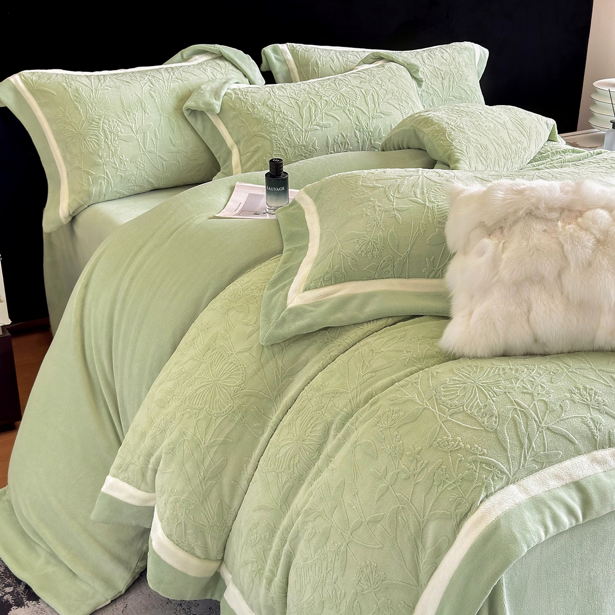 91家纺网 家纺一手货源 找家纺 家居1号家纺 2025新款230克全消光牛奶绒四件套-梦蝶 梦蝶-浅绿
