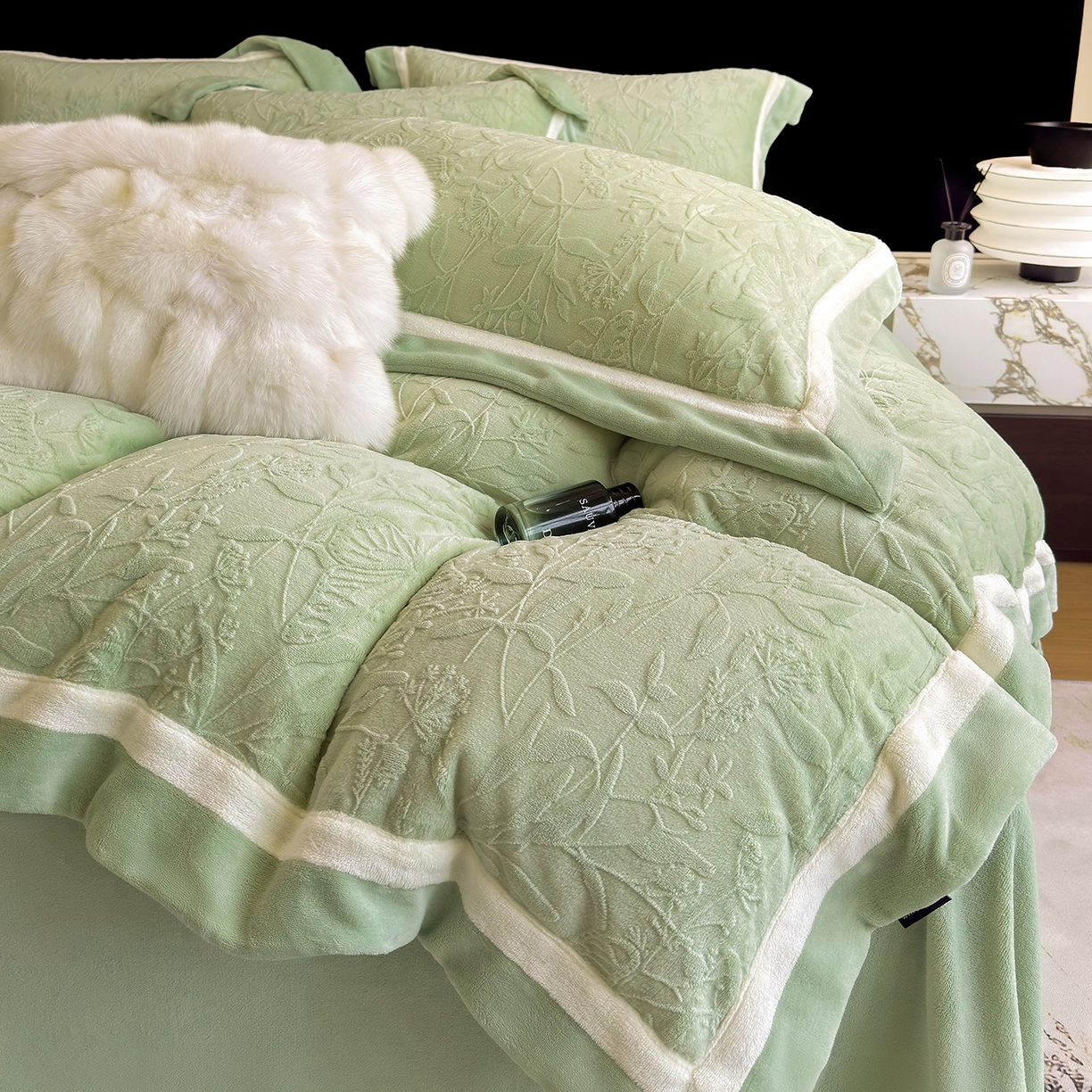 91家纺网 家纺一手货源 找家纺 家居1号家纺 2025新款230克全消光牛奶绒四件套-梦蝶 梦蝶-浅绿