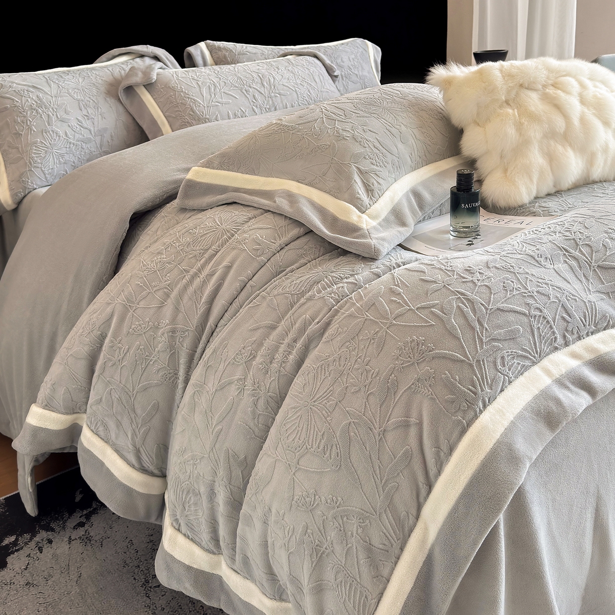 91家纺网 家纺一手货源 找家纺 家居1号家纺 2025新款230克全消光牛奶绒四件套-梦蝶 梦蝶-绅士灰