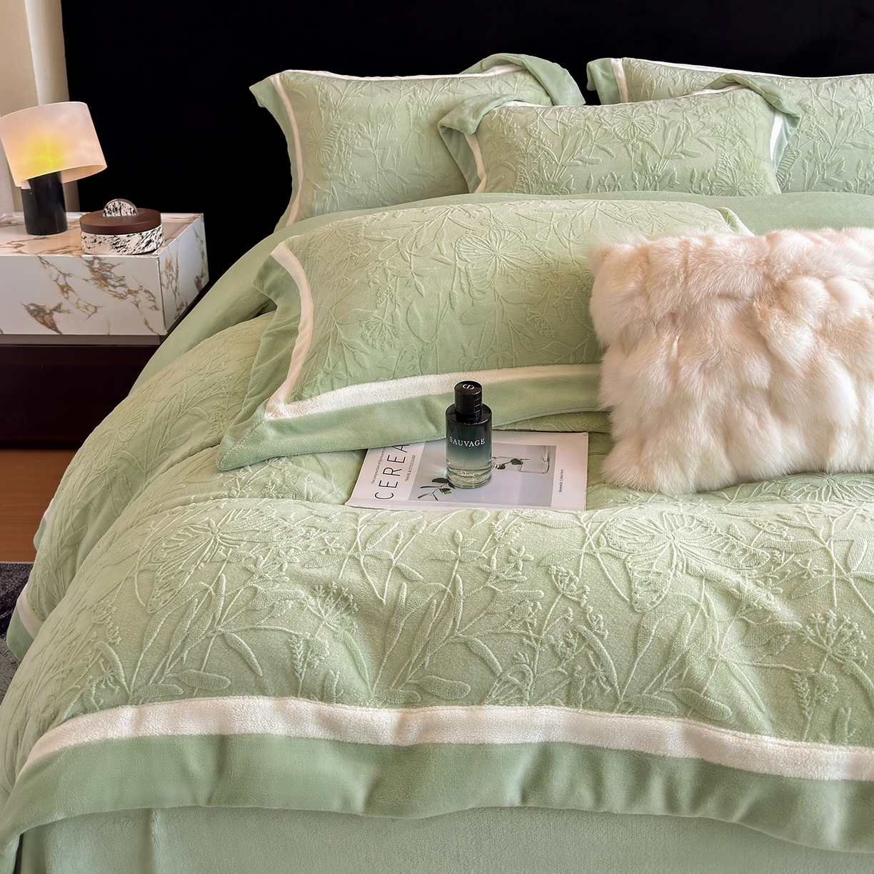 91家纺网 家纺一手货源 找家纺 家居1号家纺 2025新款230克全消光牛奶绒四件套-梦蝶 梦蝶-浅绿