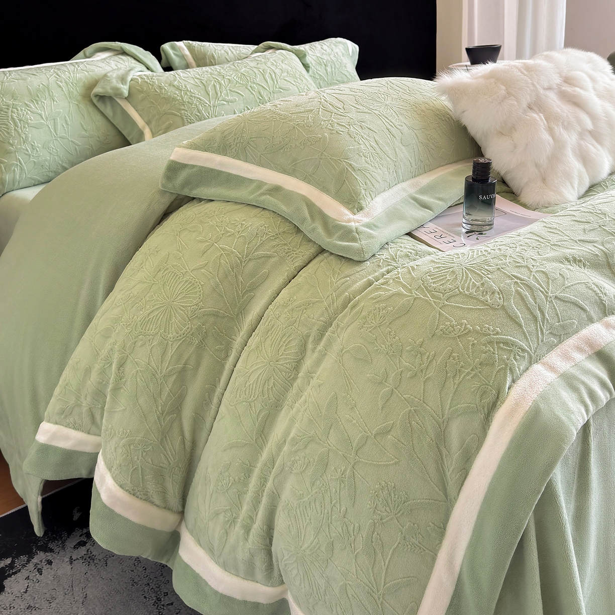 91家纺网 家纺一手货源 找家纺 家居1号家纺 2025新款230克全消光牛奶绒四件套-梦蝶 梦蝶-浅绿